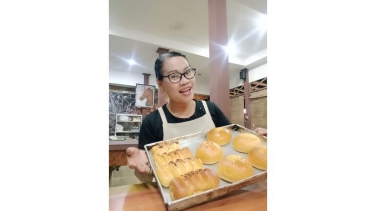 USAHA NANING SEORANG BAKER